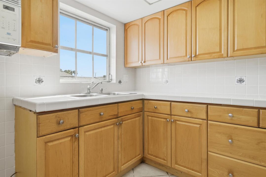 2965-ASHLEY-DR-W-APT-C-33415-008