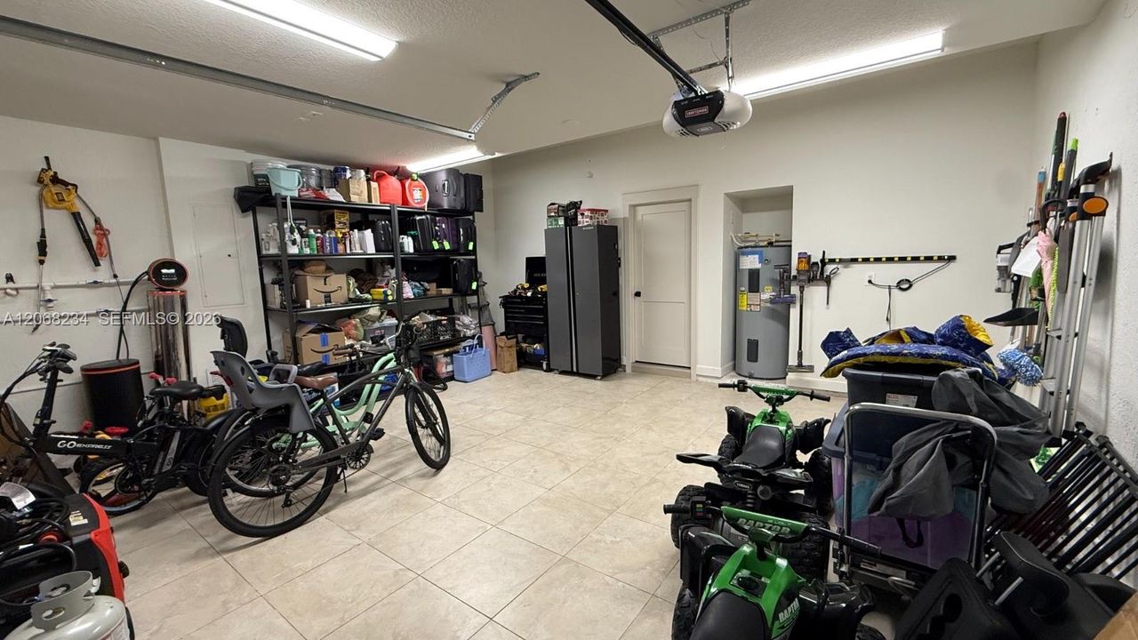 For Sale: $1,150,000 (4 beds, 4 baths, 2924 Square Feet)