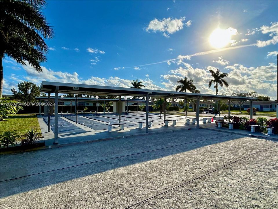 For Sale: $158,500 (2 beds, 2 baths, 910 Square Feet)