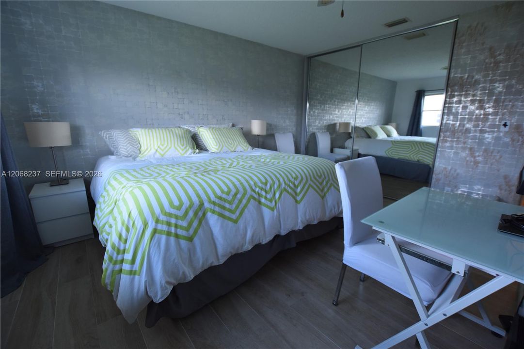 For Sale: $158,500 (2 beds, 2 baths, 910 Square Feet)