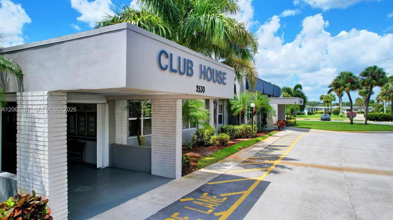 For Sale: $158,500 (2 beds, 2 baths, 910 Square Feet)