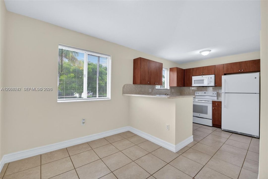 For Rent: $2,000 (3 beds, 2 baths, 1024 Square Feet)