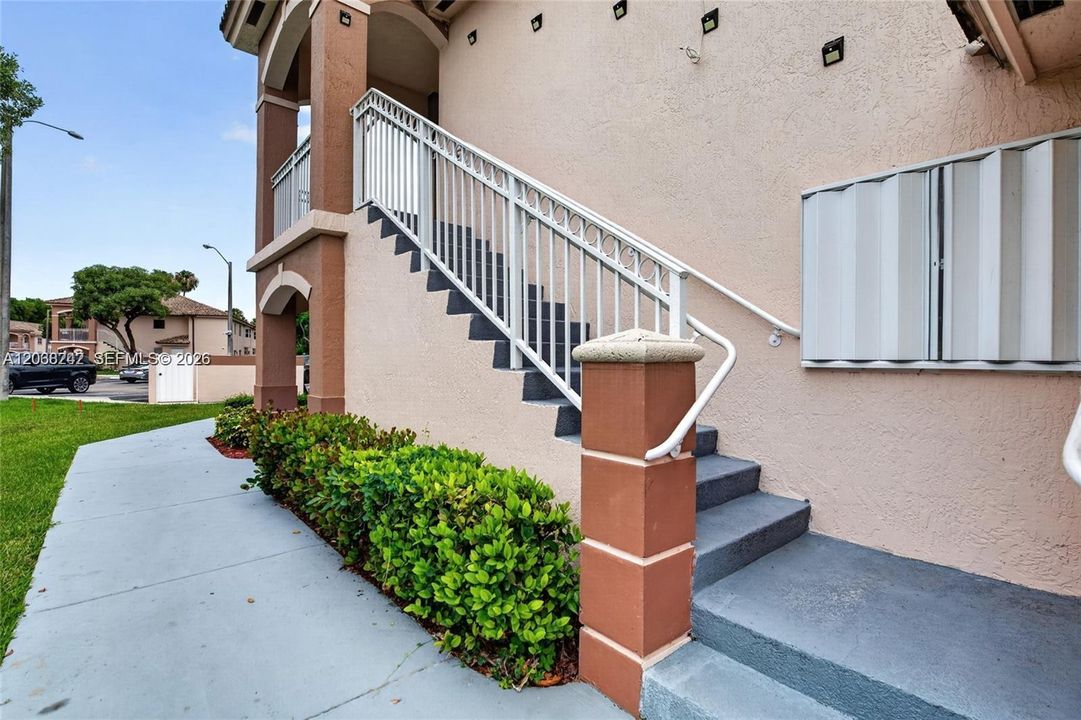 For Rent: $2,000 (3 beds, 2 baths, 1024 Square Feet)