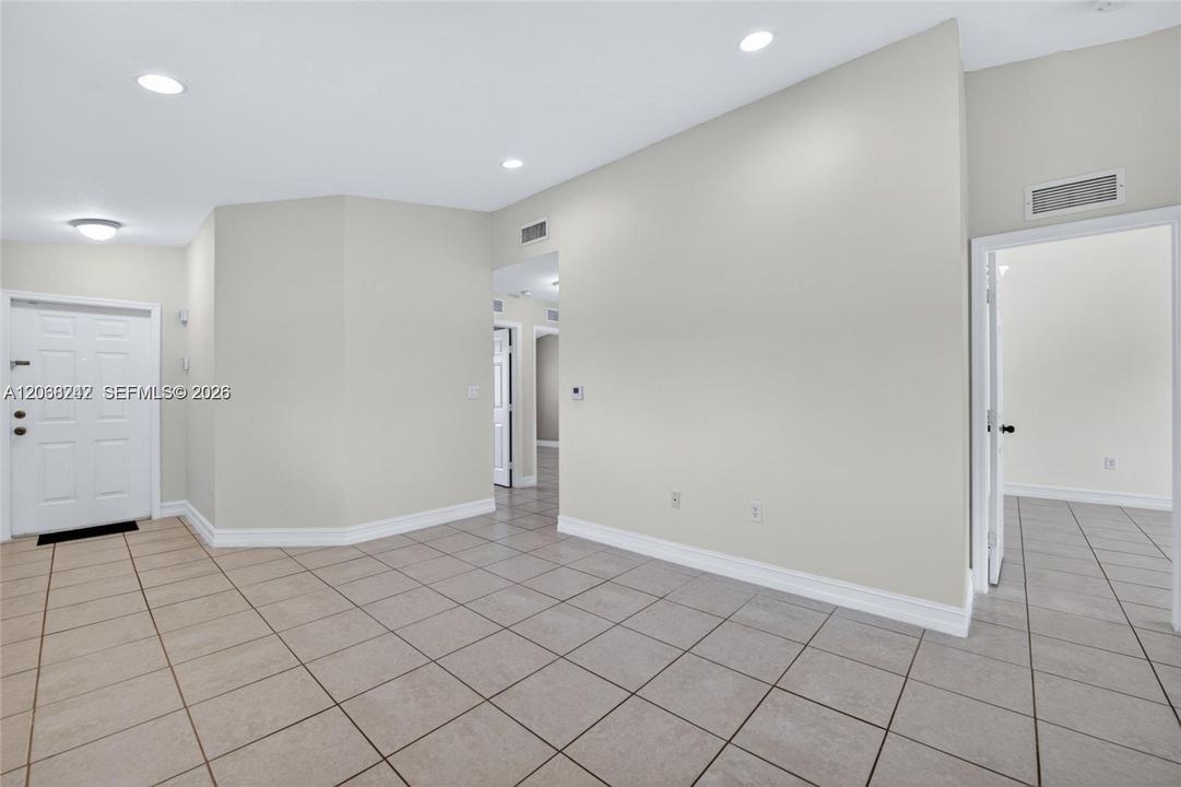 For Rent: $2,000 (3 beds, 2 baths, 1024 Square Feet)