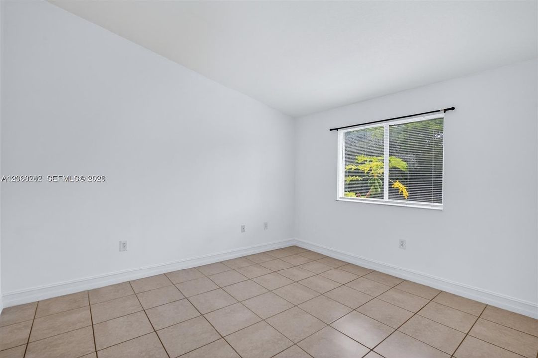 For Rent: $2,000 (3 beds, 2 baths, 1024 Square Feet)