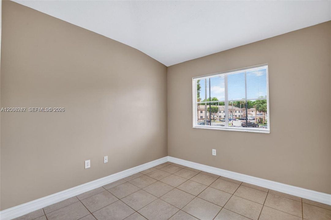 For Rent: $2,000 (3 beds, 2 baths, 1024 Square Feet)