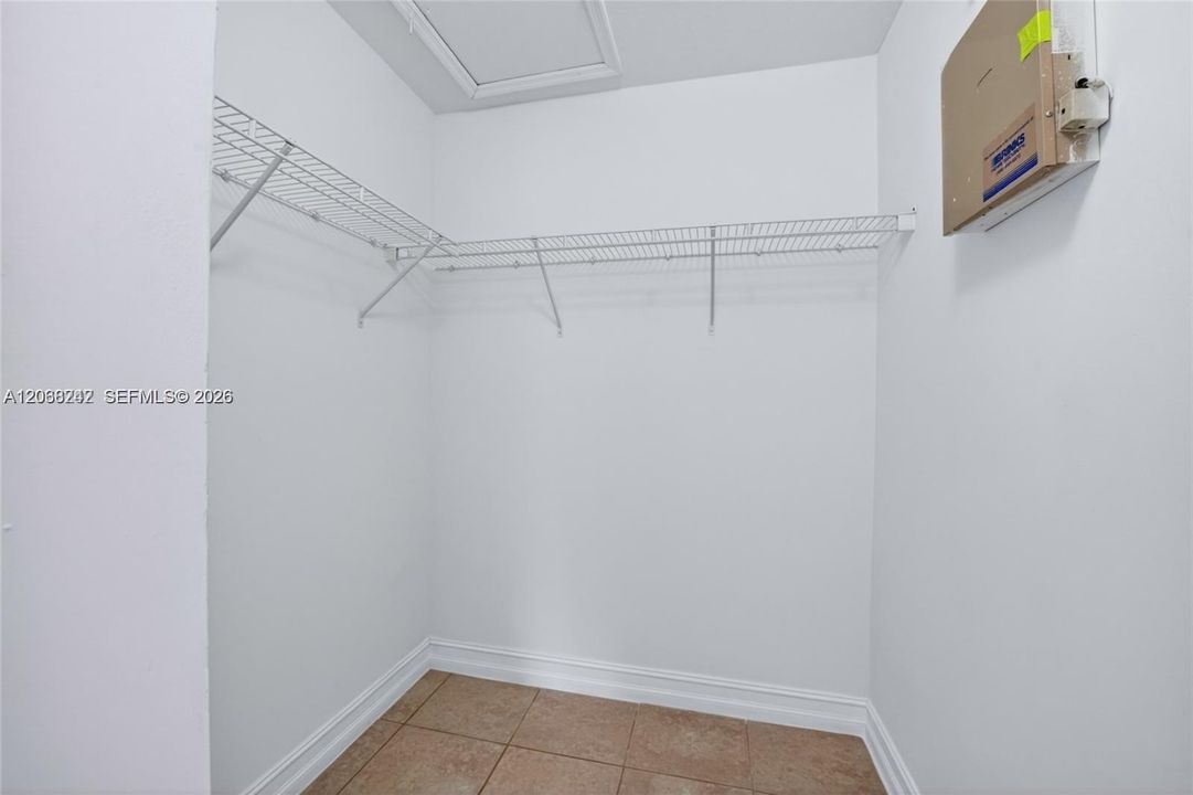 For Rent: $2,000 (3 beds, 2 baths, 1024 Square Feet)