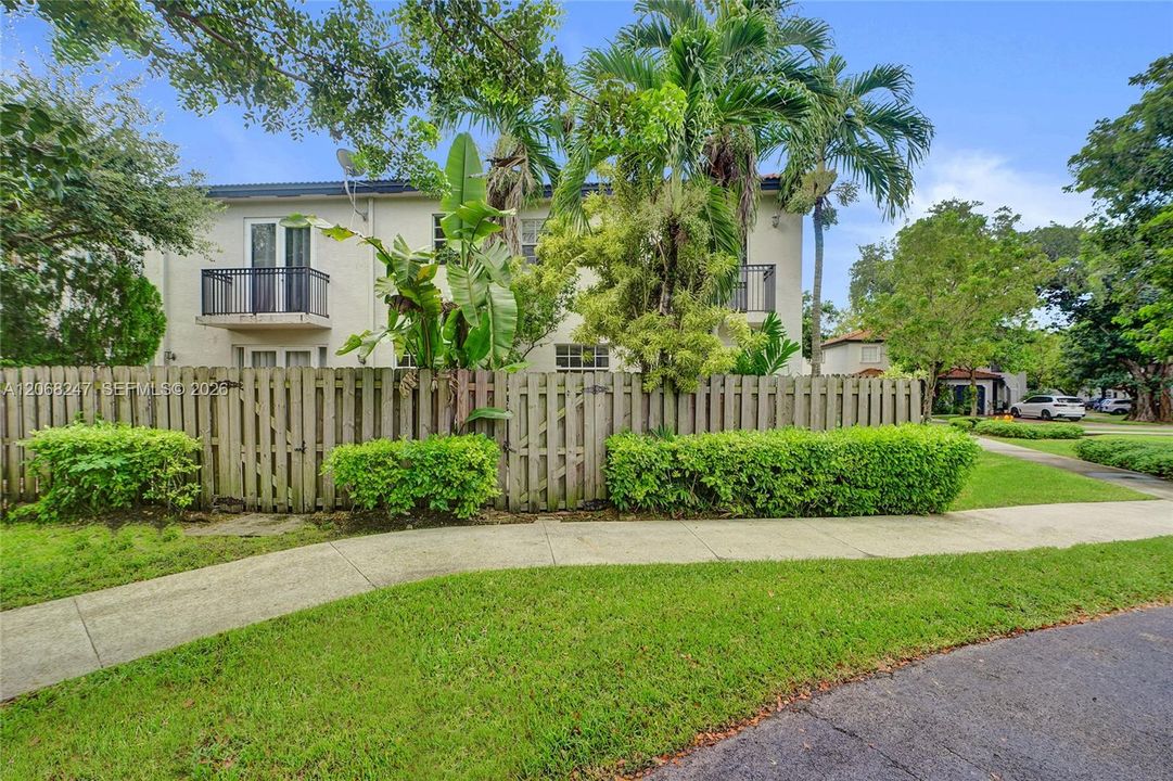 For Sale: $595,000 (3 beds, 2 baths, 1746 Square Feet)