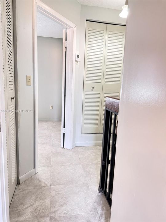 For Sale: $280,000 (2 beds, 1 baths, 884 Square Feet)