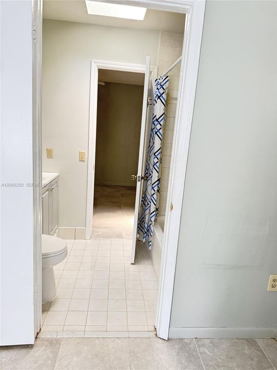 For Sale: $280,000 (2 beds, 1 baths, 884 Square Feet)