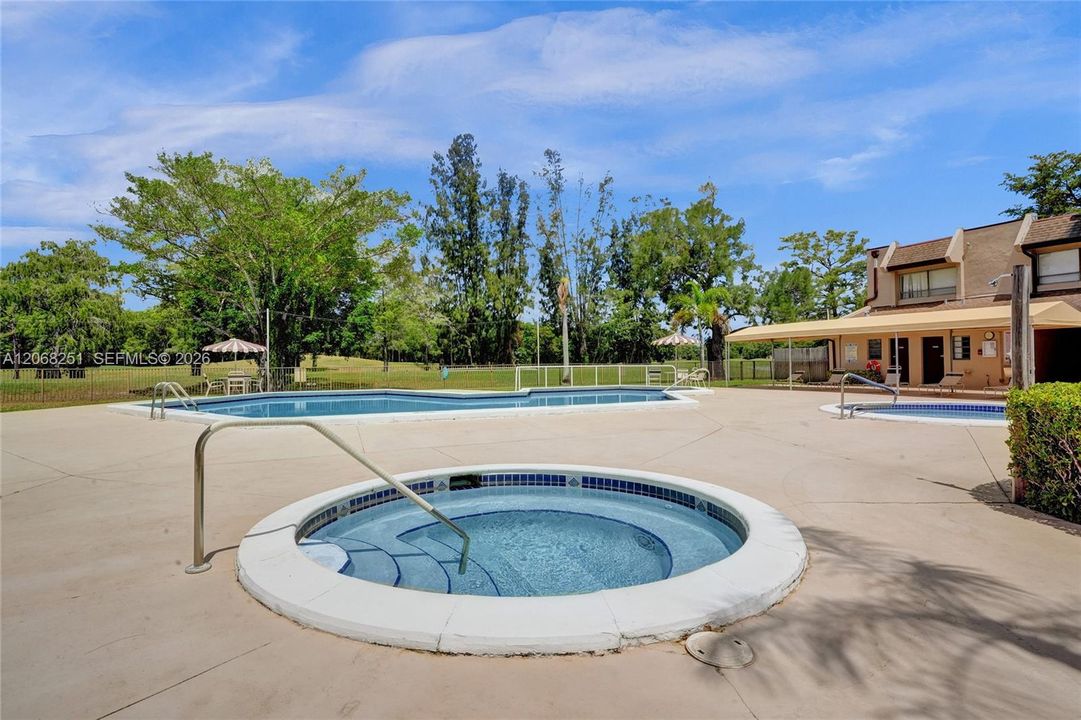 For Sale: $250,000 (2 beds, 2 baths, 1023 Square Feet)