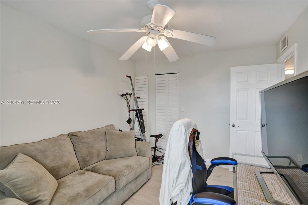For Sale: $250,000 (2 beds, 2 baths, 1023 Square Feet)