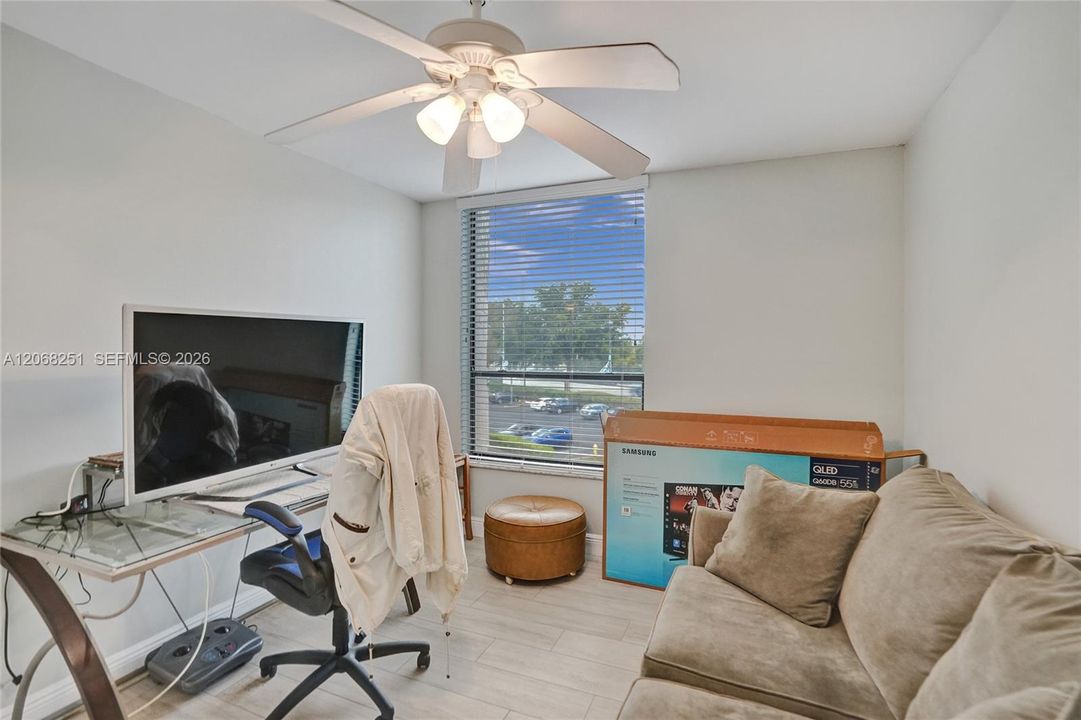 For Sale: $250,000 (2 beds, 2 baths, 1023 Square Feet)