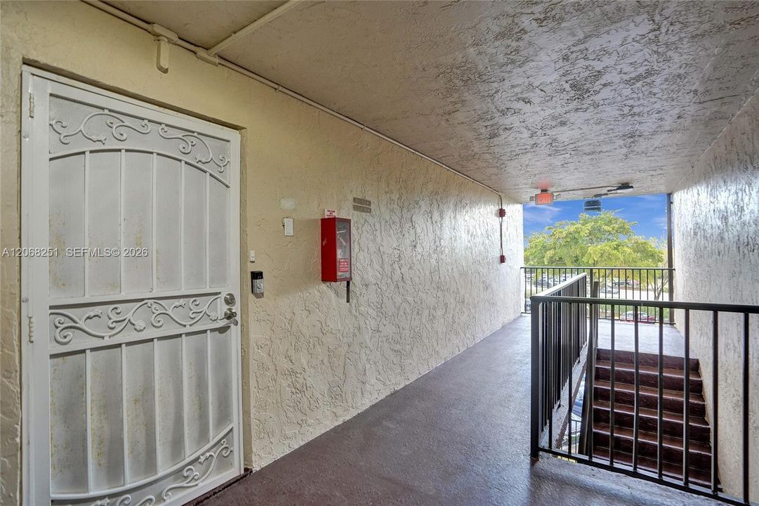 For Sale: $250,000 (2 beds, 2 baths, 1023 Square Feet)