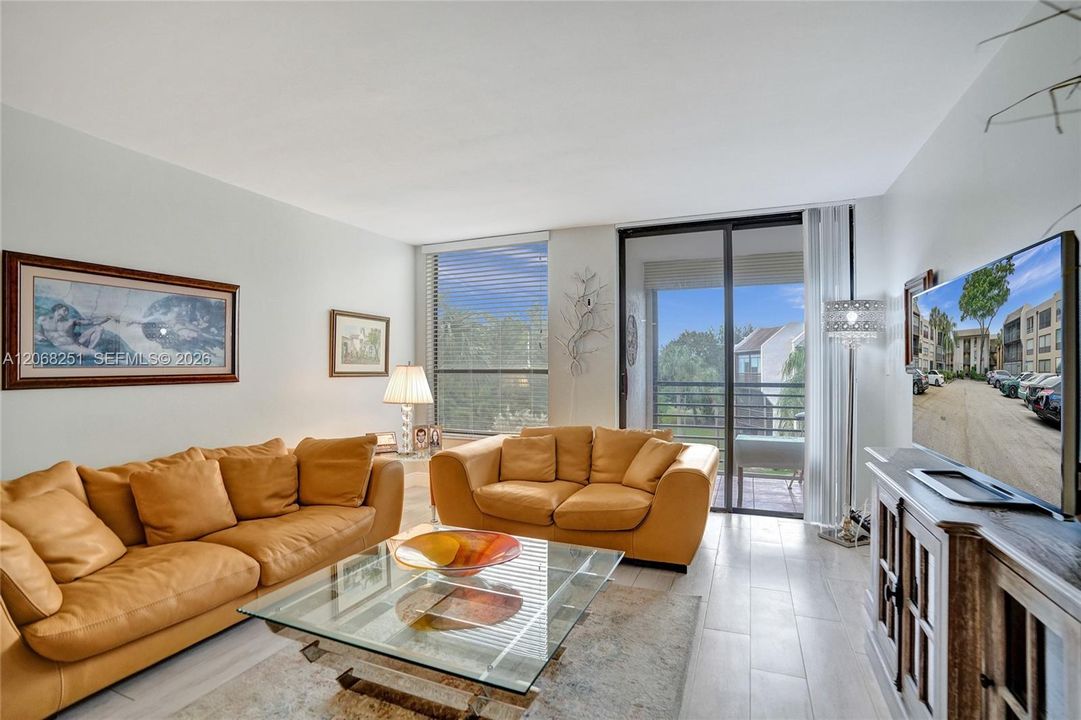 For Sale: $250,000 (2 beds, 2 baths, 1023 Square Feet)