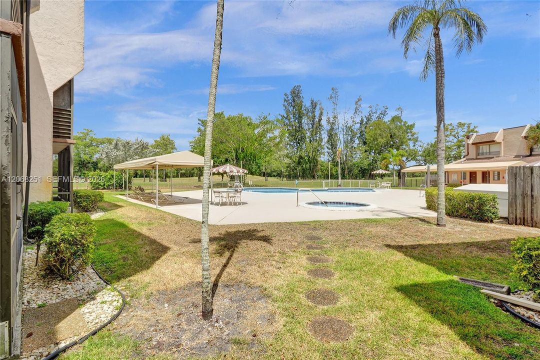 For Sale: $250,000 (2 beds, 2 baths, 1023 Square Feet)