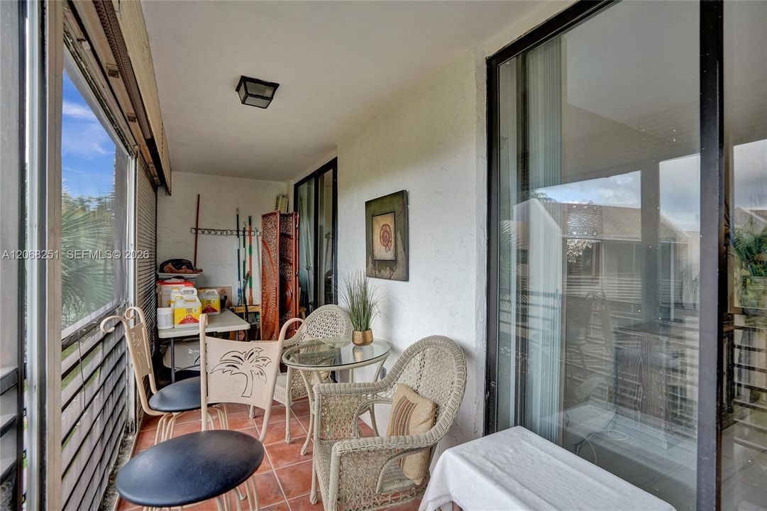 For Sale: $250,000 (2 beds, 2 baths, 1023 Square Feet)