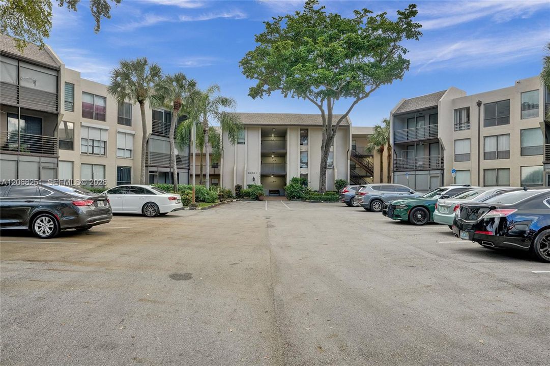 For Sale: $250,000 (2 beds, 2 baths, 1023 Square Feet)