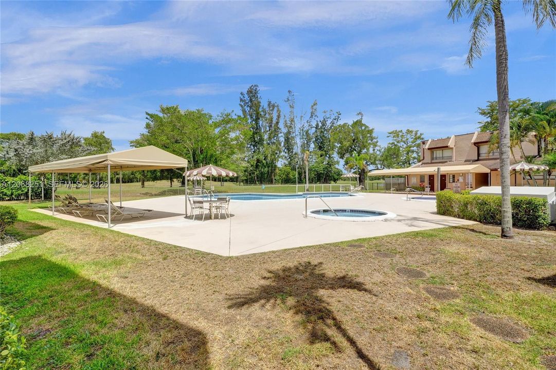 For Sale: $250,000 (2 beds, 2 baths, 1023 Square Feet)