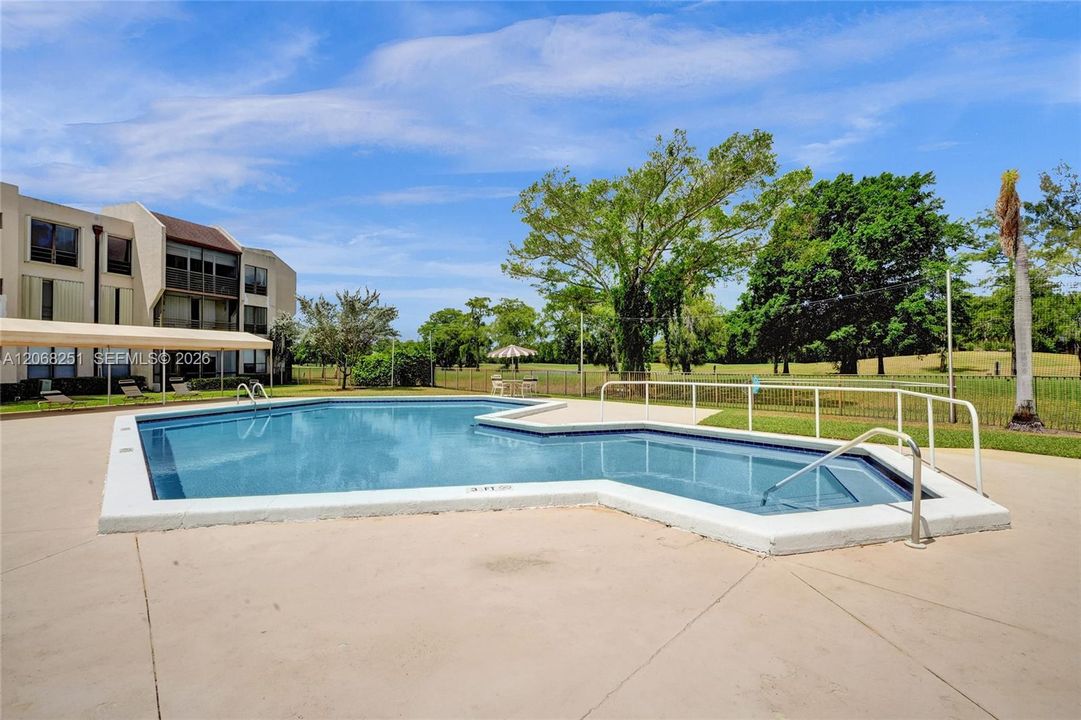 For Sale: $250,000 (2 beds, 2 baths, 1023 Square Feet)