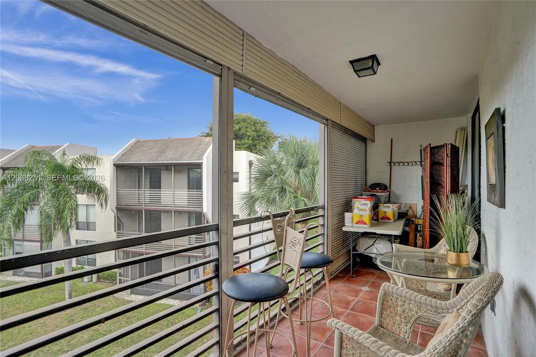 For Sale: $250,000 (2 beds, 2 baths, 1023 Square Feet)