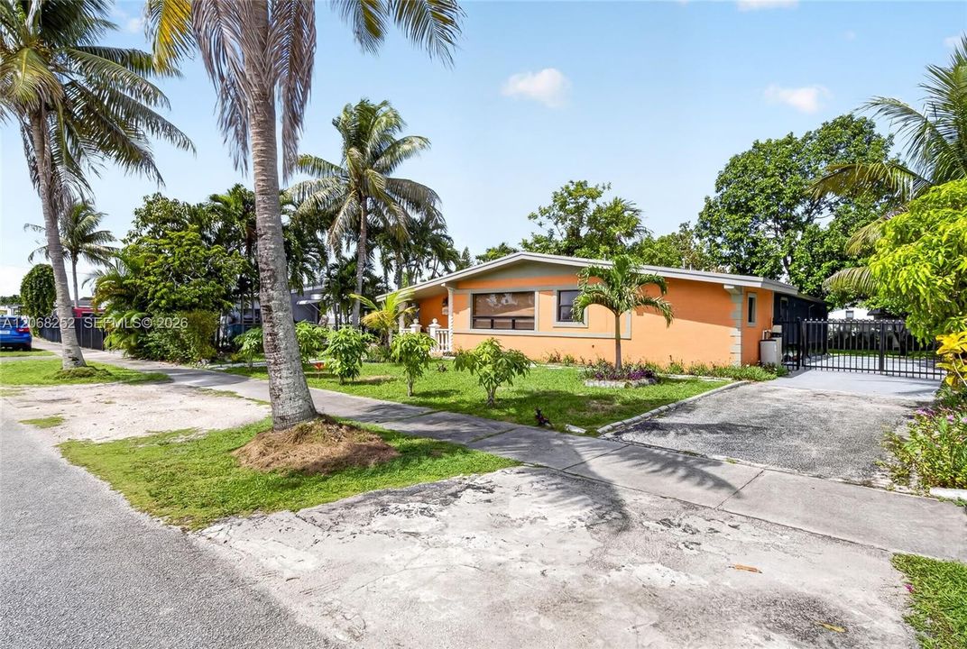 For Sale: $515,000 (3 beds, 2 baths, 1728 Square Feet)