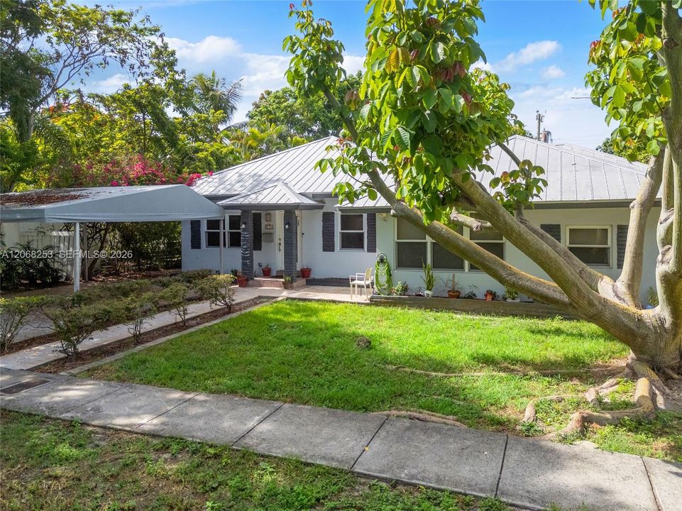 For Sale: $950,000 (4 beds, 2 baths, 1615 Square Feet)