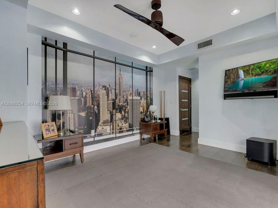 For Sale: $3,900,000 (7 beds, 7 baths, 5551 Square Feet)