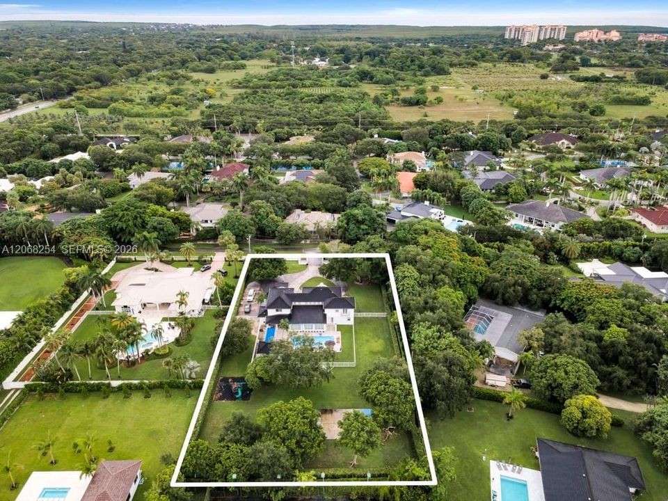 For Sale: $3,900,000 (7 beds, 7 baths, 5551 Square Feet)