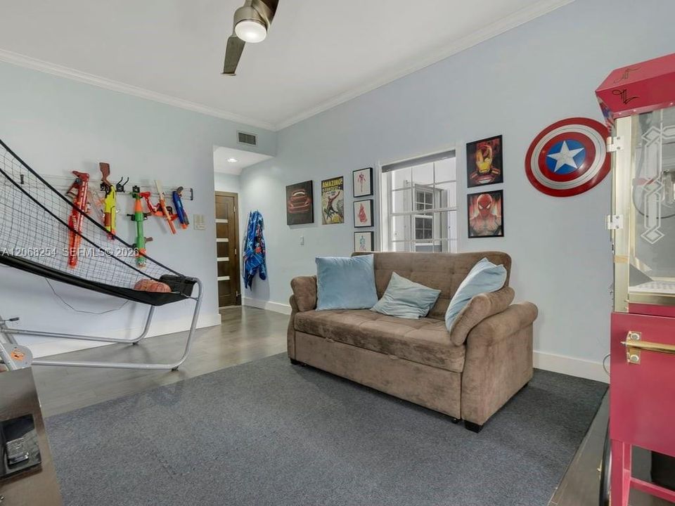 For Sale: $3,900,000 (7 beds, 7 baths, 5551 Square Feet)