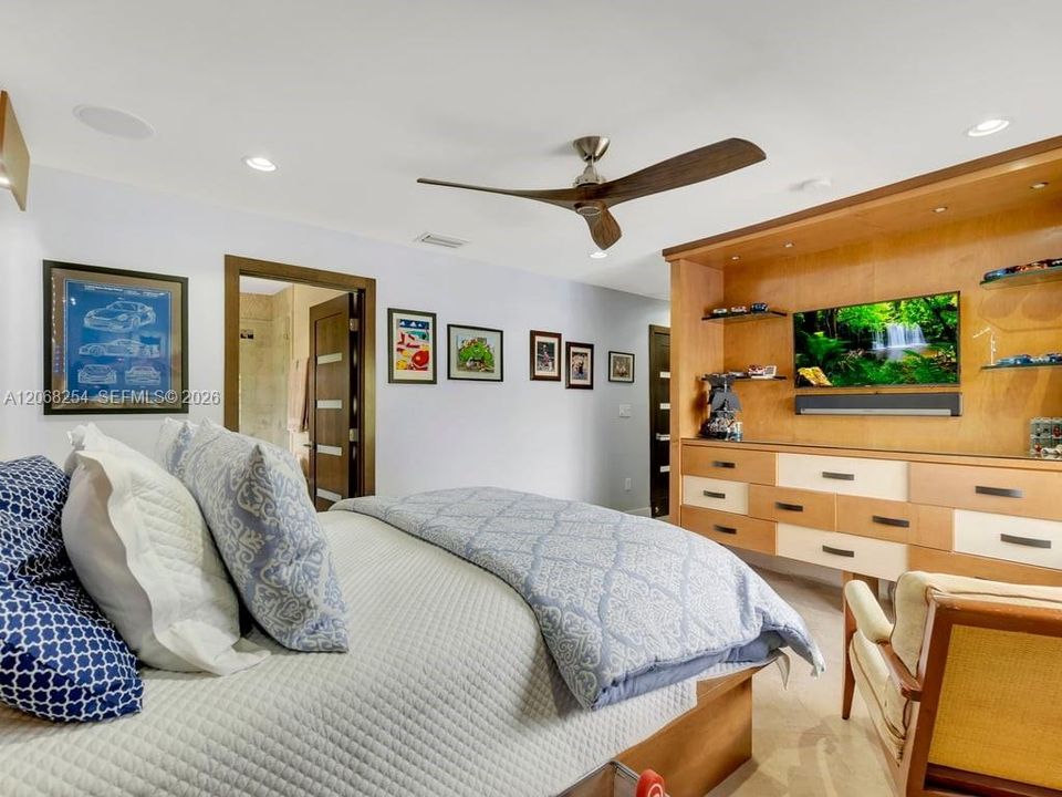 For Sale: $3,900,000 (7 beds, 7 baths, 5551 Square Feet)