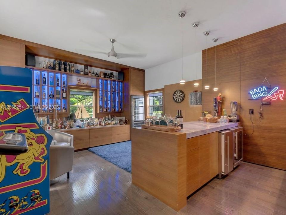 For Sale: $3,900,000 (7 beds, 7 baths, 5551 Square Feet)