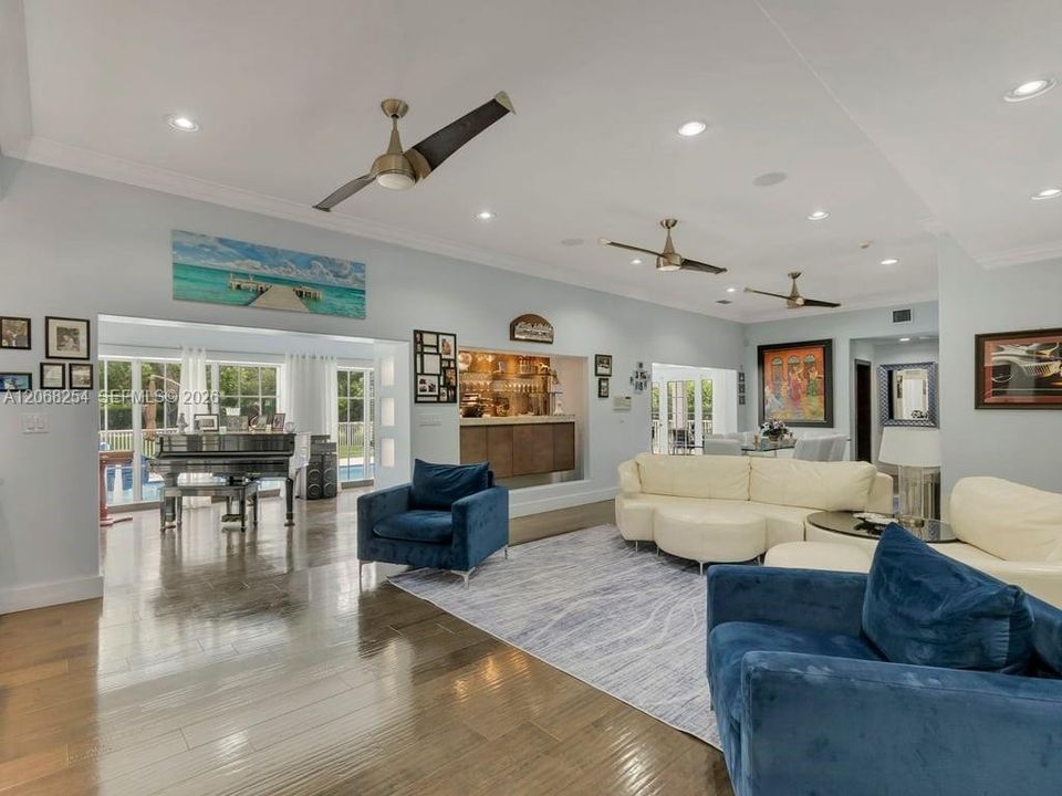 For Sale: $3,900,000 (7 beds, 7 baths, 5551 Square Feet)