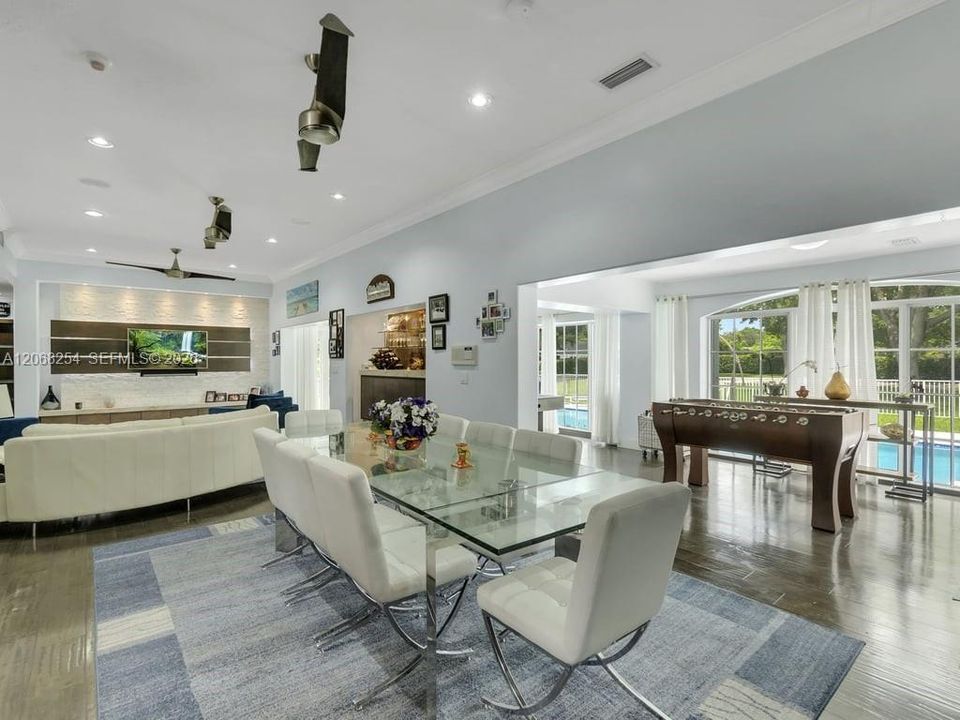 For Sale: $3,900,000 (7 beds, 7 baths, 5551 Square Feet)