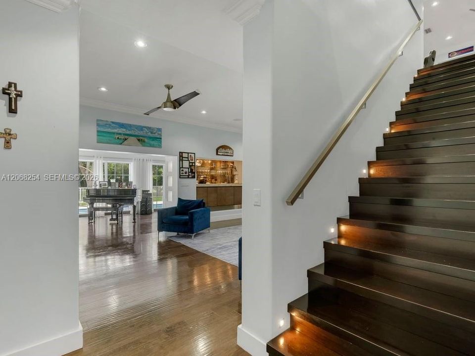 For Sale: $3,900,000 (7 beds, 7 baths, 5551 Square Feet)