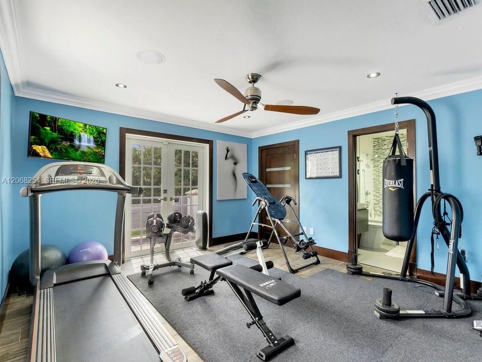 For Sale: $3,900,000 (7 beds, 7 baths, 5551 Square Feet)