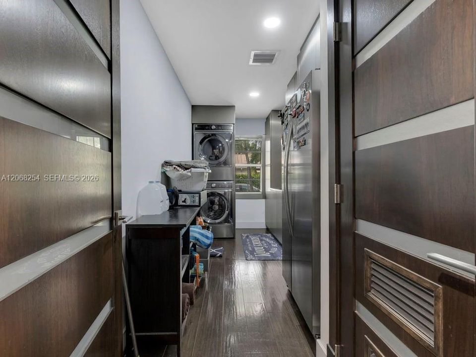 For Sale: $3,900,000 (7 beds, 7 baths, 5551 Square Feet)