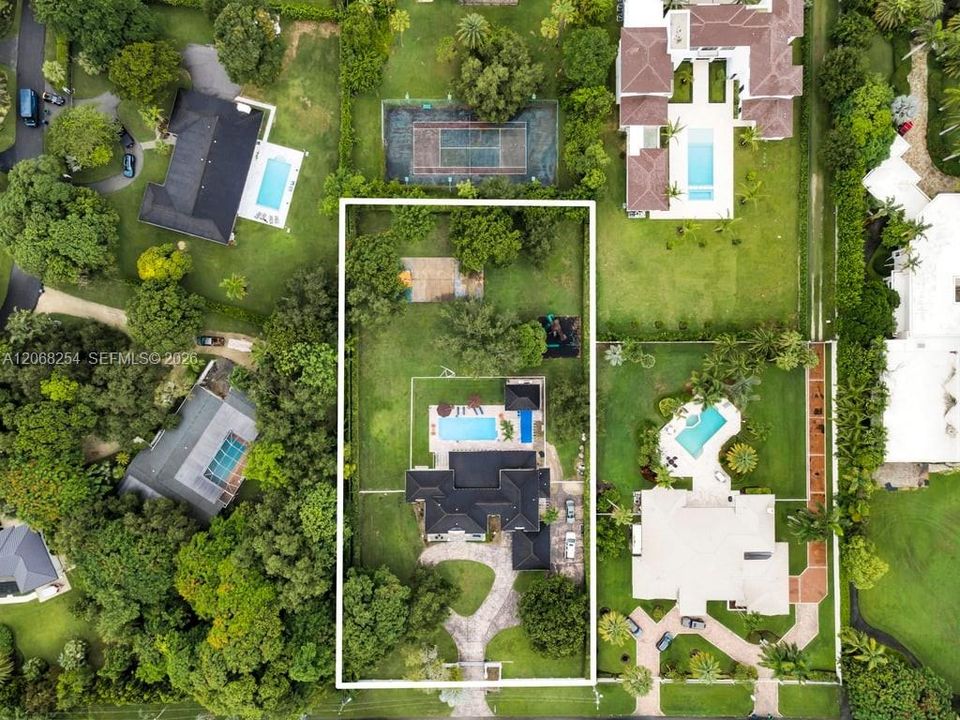 For Sale: $3,900,000 (7 beds, 7 baths, 5551 Square Feet)