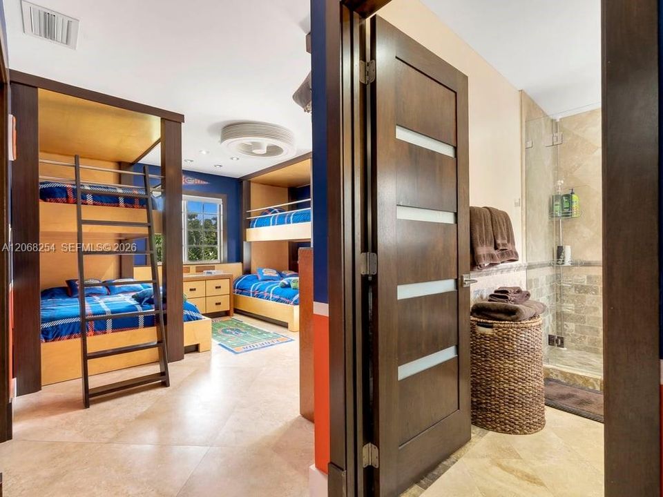 For Sale: $3,900,000 (7 beds, 7 baths, 5551 Square Feet)