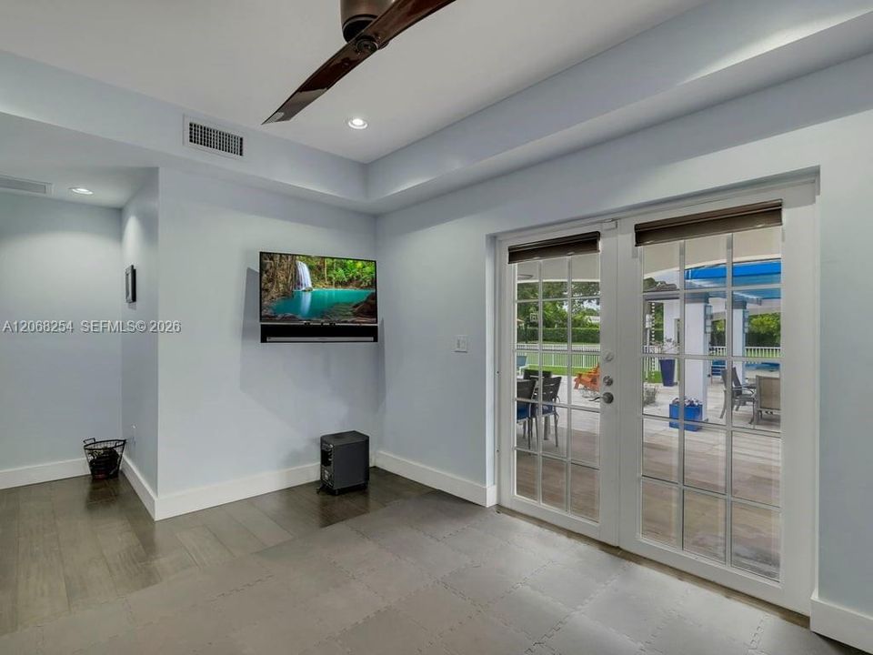 For Sale: $3,900,000 (7 beds, 7 baths, 5551 Square Feet)