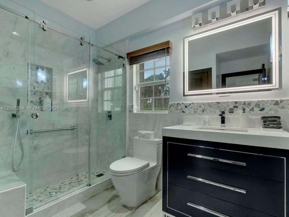 For Sale: $3,900,000 (7 beds, 7 baths, 5551 Square Feet)