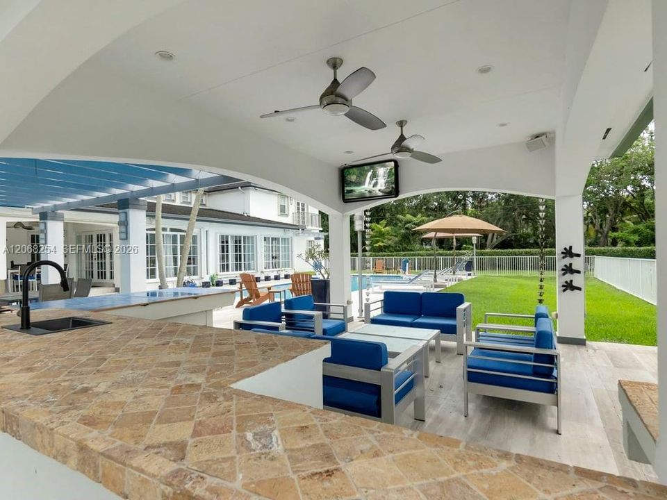 For Sale: $3,900,000 (7 beds, 7 baths, 5551 Square Feet)