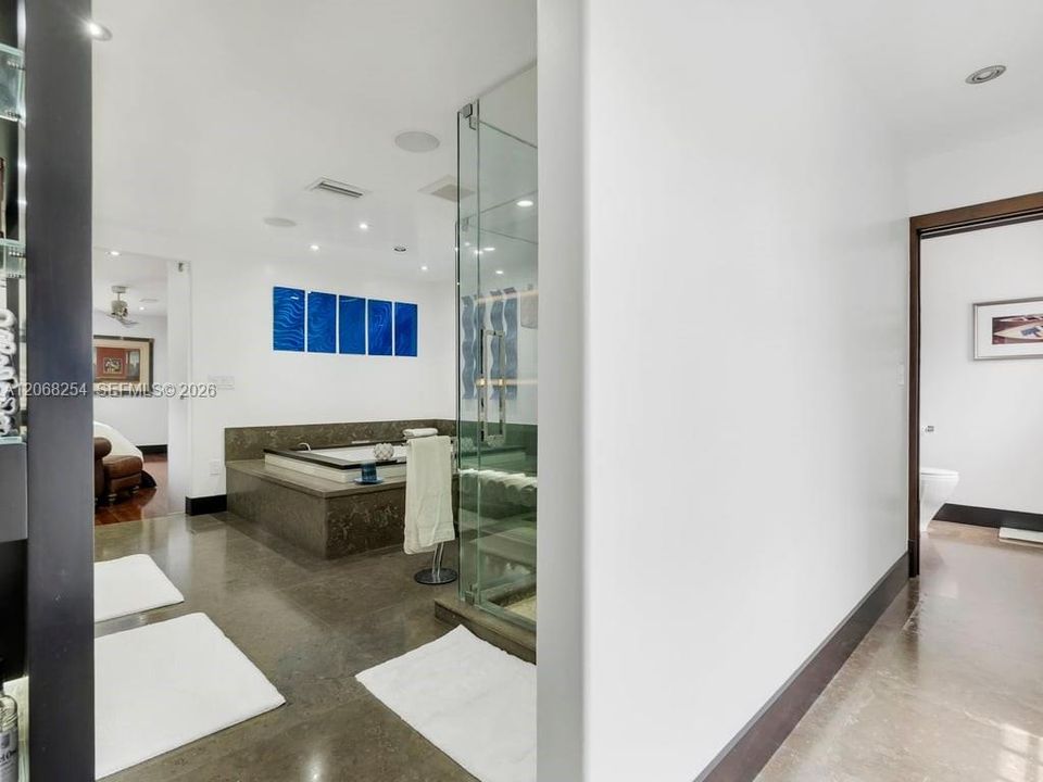 For Sale: $3,900,000 (7 beds, 7 baths, 5551 Square Feet)