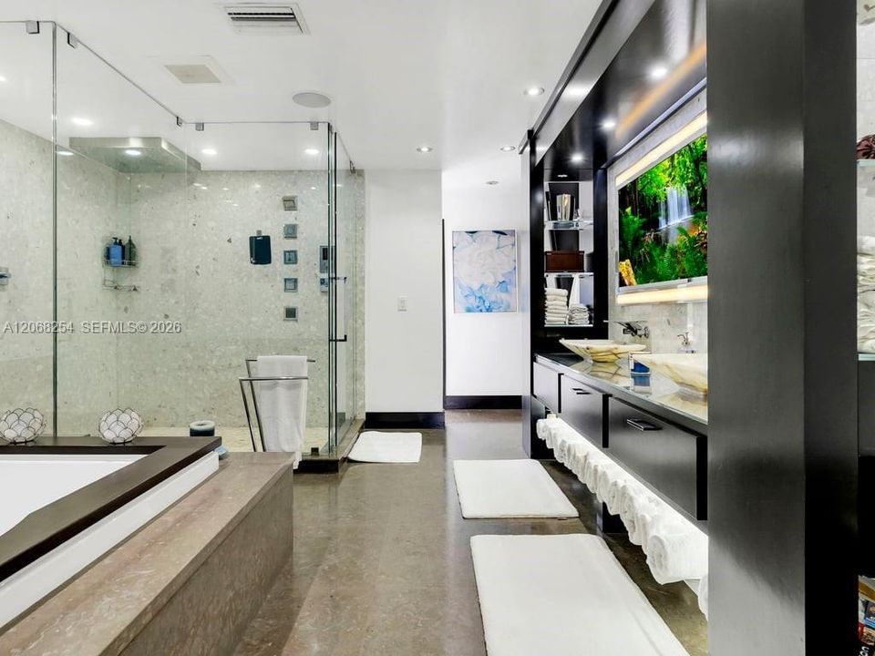 For Sale: $3,900,000 (7 beds, 7 baths, 5551 Square Feet)