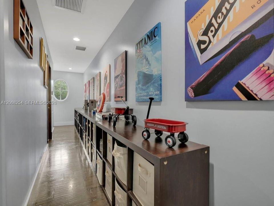 For Sale: $3,900,000 (7 beds, 7 baths, 5551 Square Feet)