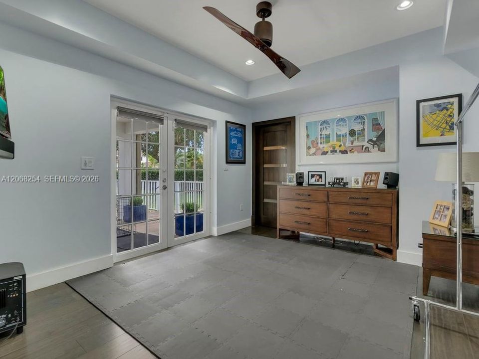 For Sale: $3,900,000 (7 beds, 7 baths, 5551 Square Feet)
