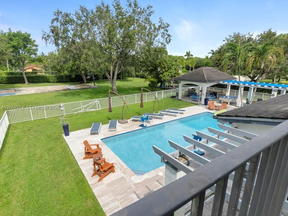 For Sale: $3,900,000 (7 beds, 7 baths, 5551 Square Feet)