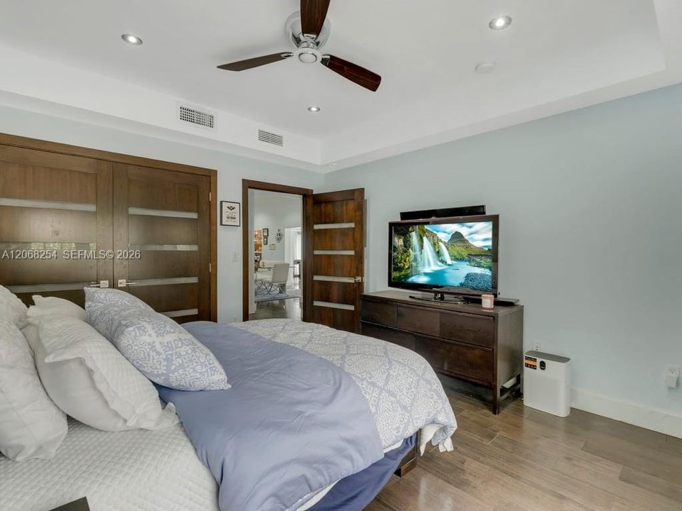 For Sale: $3,900,000 (7 beds, 7 baths, 5551 Square Feet)