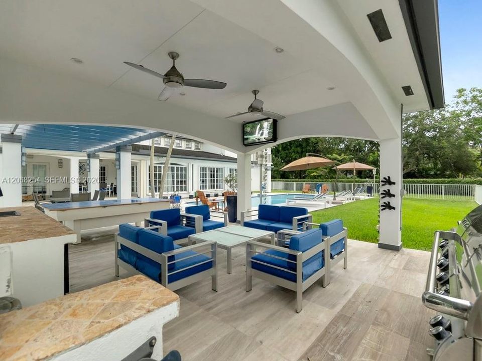 For Sale: $3,900,000 (7 beds, 7 baths, 5551 Square Feet)