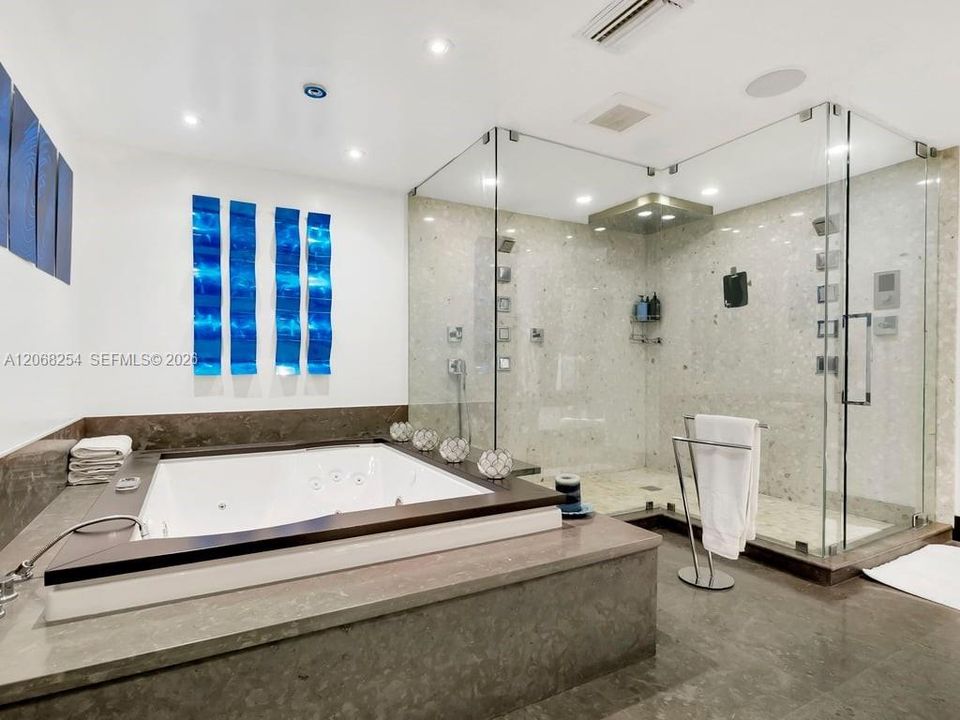 For Sale: $3,900,000 (7 beds, 7 baths, 5551 Square Feet)